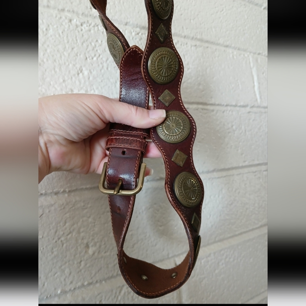 Vintage Banana Republic Brown Leather Brass Western Concho Belt. Made in Italy - Picture 12 of 12